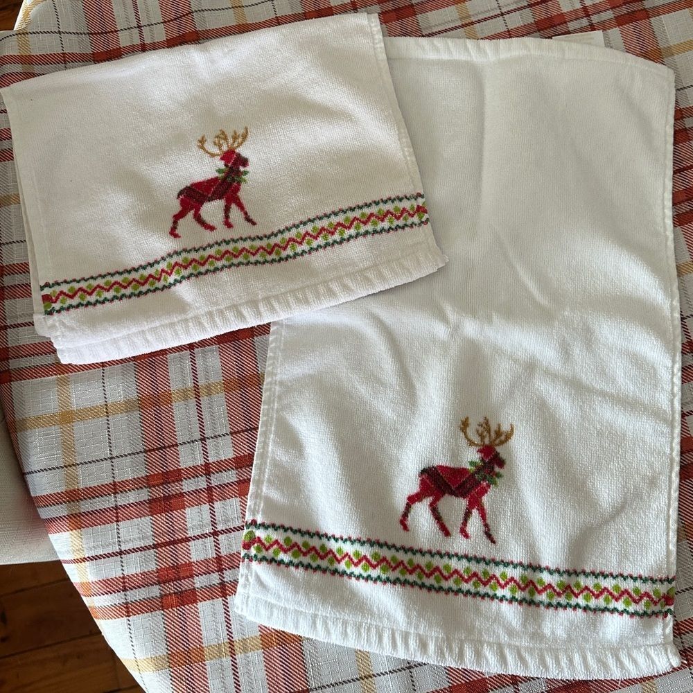 Festive Holiday Hand Towels Set - Picture 2 of 4
